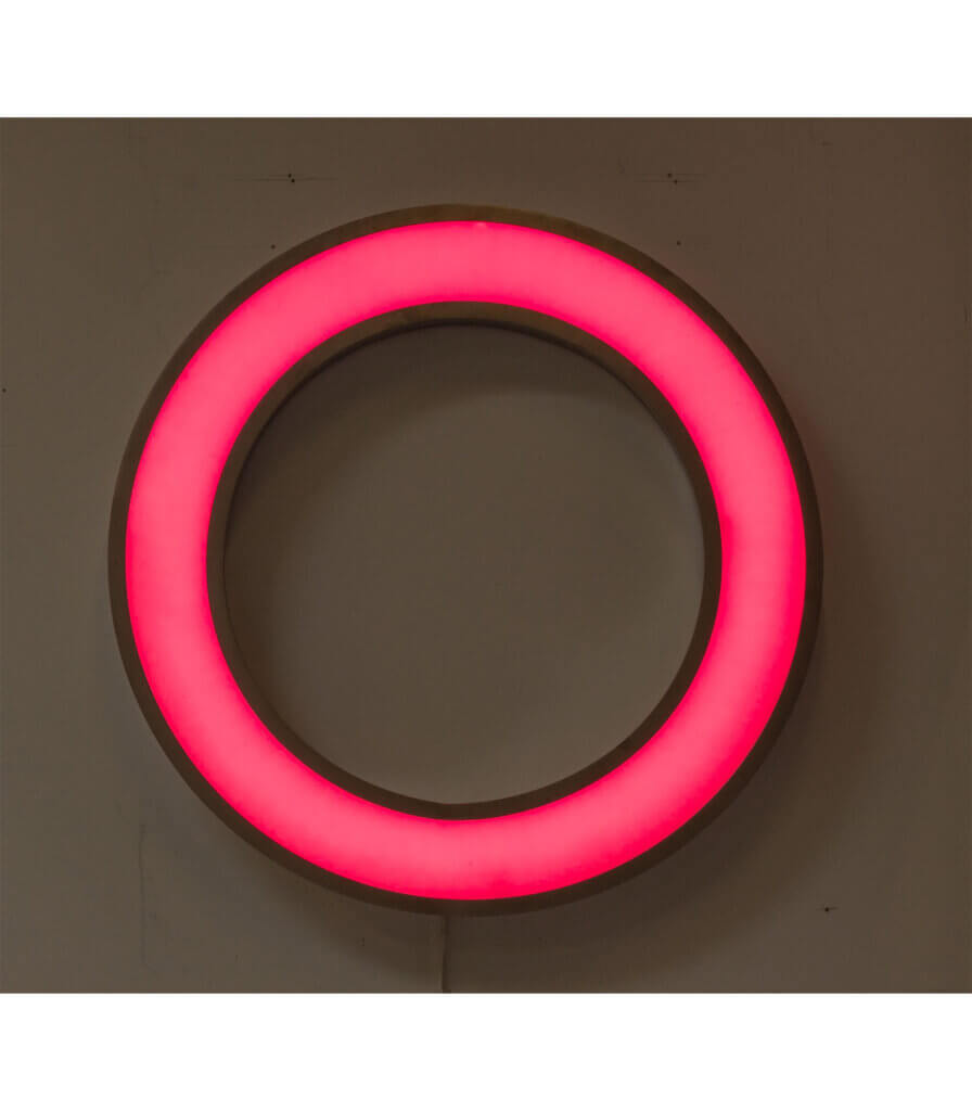 Chromodisc (chromatic clock moving through the colour spectrum in 60 minutes)