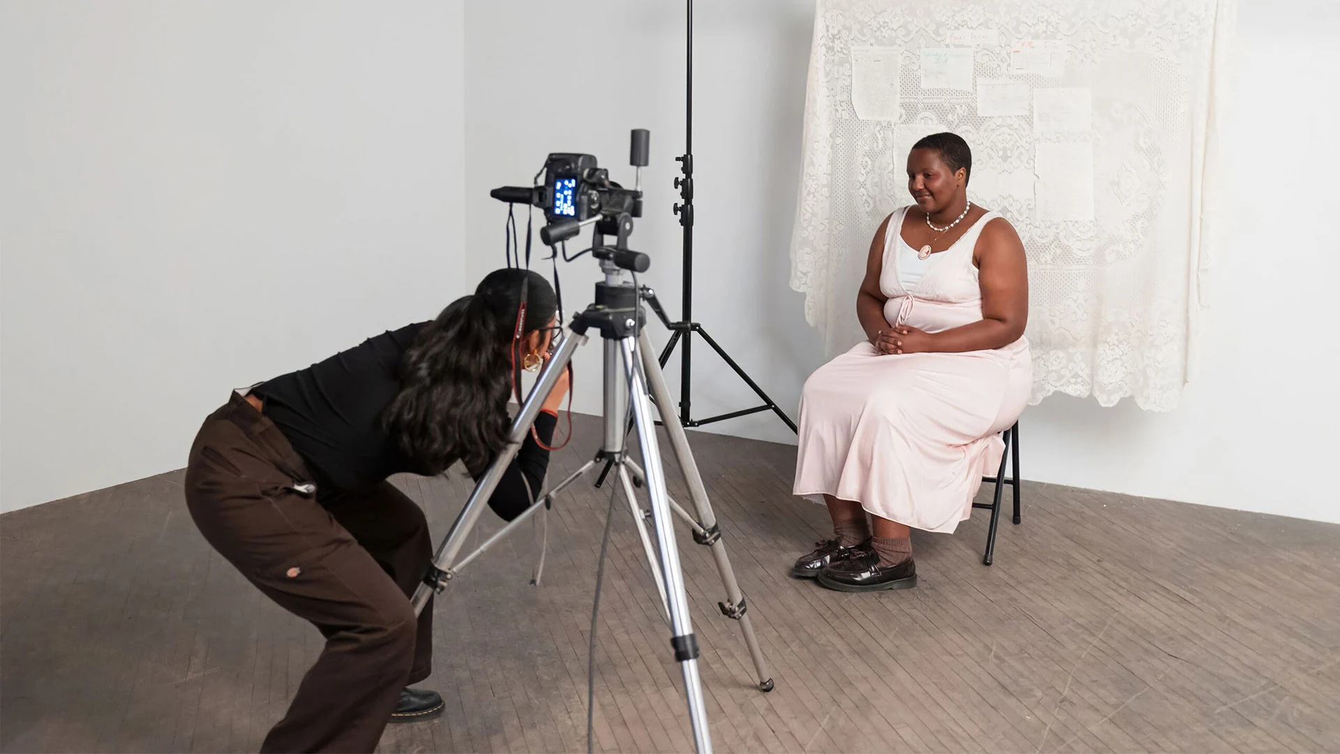 Cindy Sherman’s exhibition inspires workshop for young creatives from Las Fotos Project